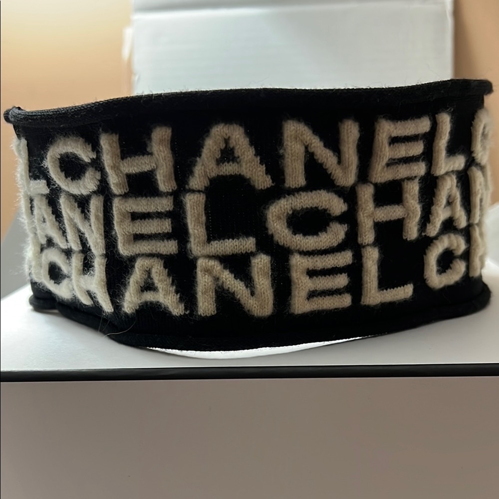CHANEL Black and Cream Headband - Picture 3 of 17